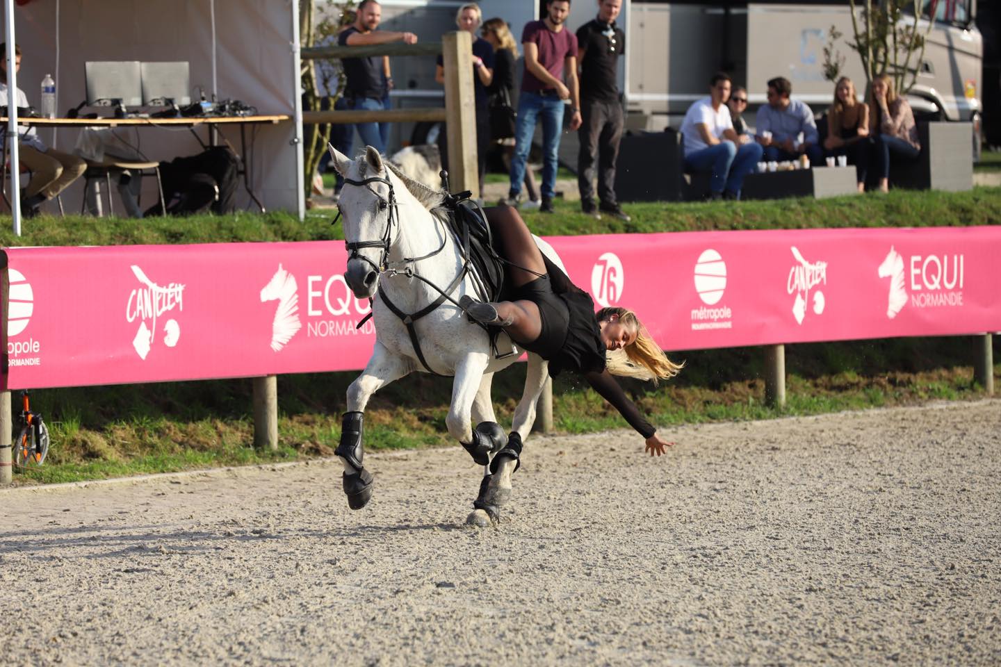 Equi-Normandie - Voltige voorstelling Equi-Normandie - Voltige voorstelling
